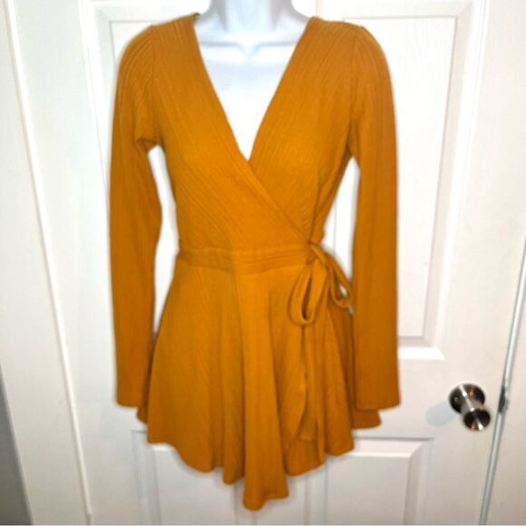 Urban Outfitters Mustard Gold Yellow Wrap Ribbed Romper Textured Side Tie M - Picture 4 of 13